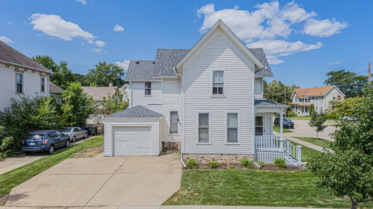 3 Madison St., Algonquin, IL 60102