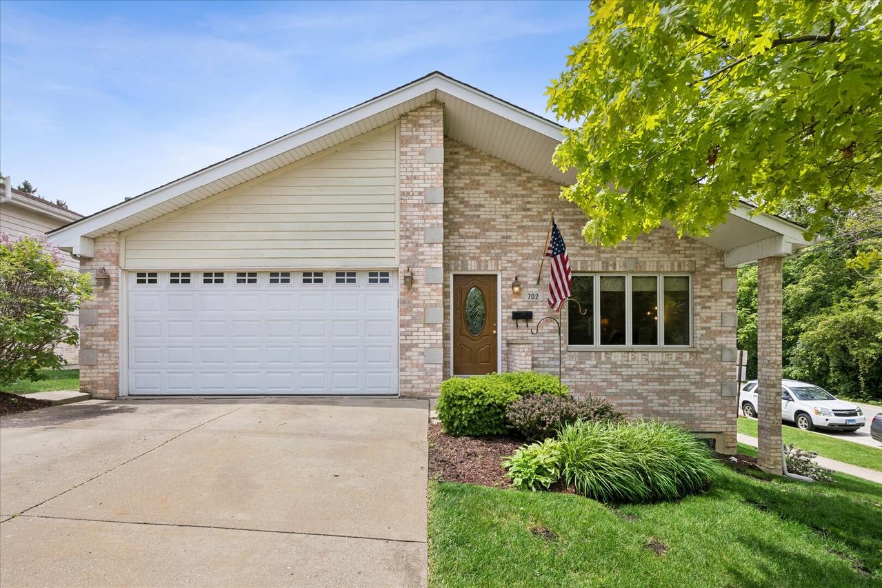 702 Hickory St., Lemont, IL 60439