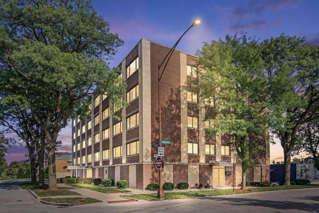 5915 W Gunnison St. #3E, Chicago, IL 60630
