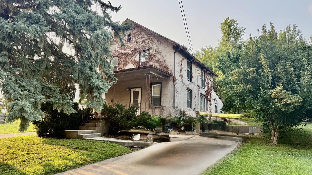 311 6th St., Peru, IL 61354