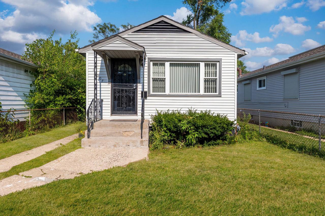 14907 Winchester Ave., Harvey, IL 60426