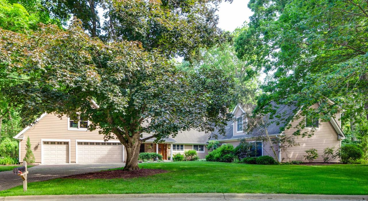 39 Wiltshire Dr., Lincolnshire, IL 60069