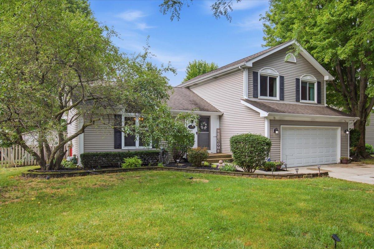 3105 Blackhawk Tr., St. Charles, IL 60174