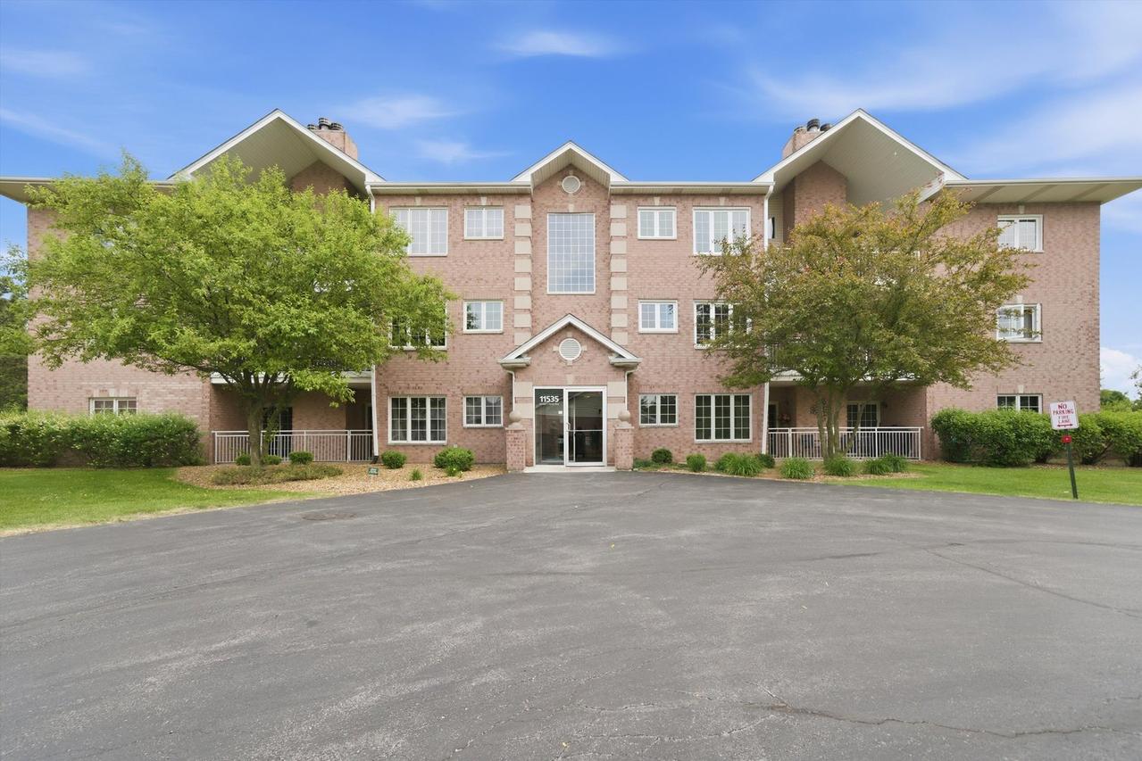 11535 Settlers Pond Way #1B, Orland Park, IL 60467