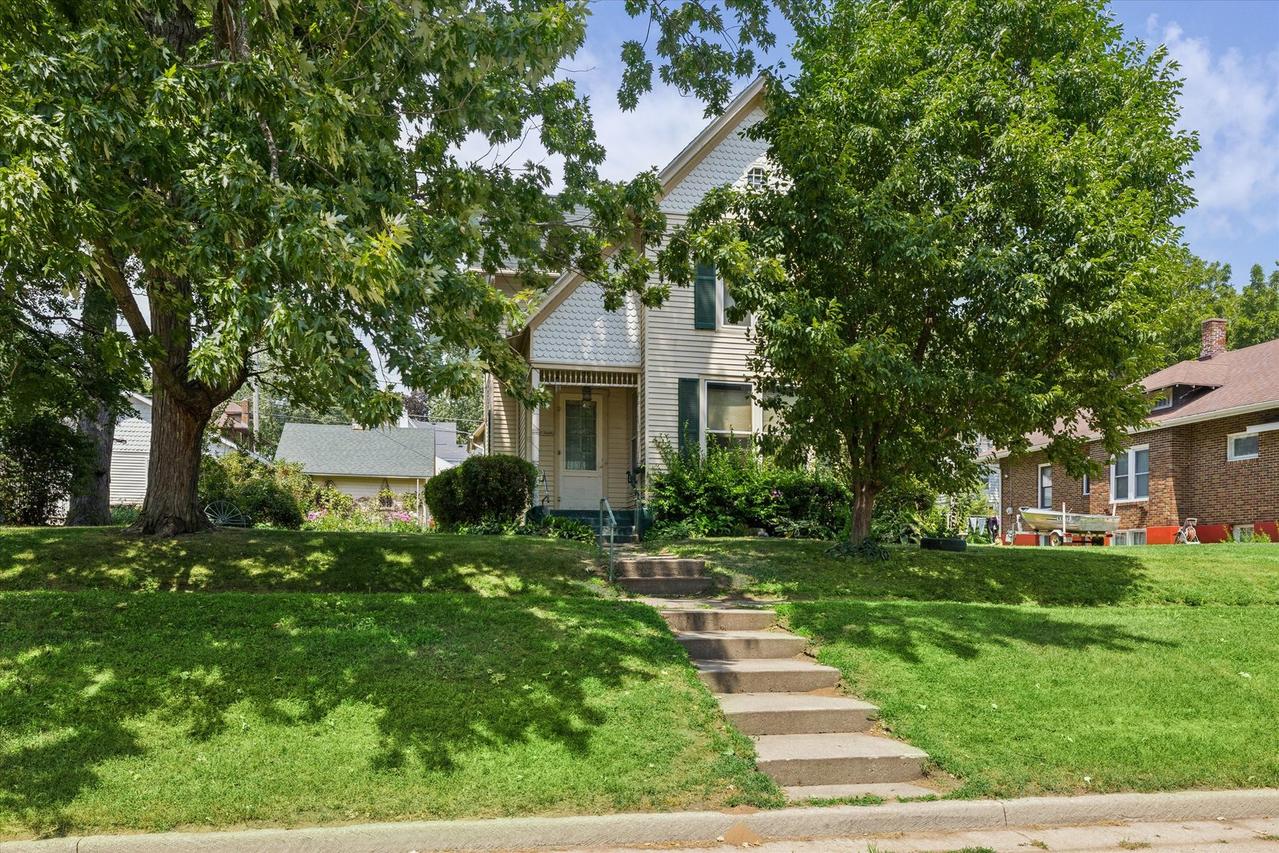 815 12th Ave., Fulton, IL 61252