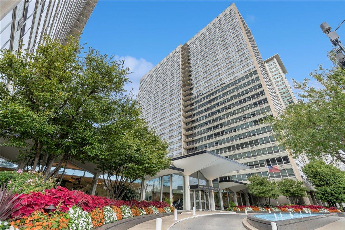 3550 N Lake Shore Dr. #2706, Chicago, IL 60657