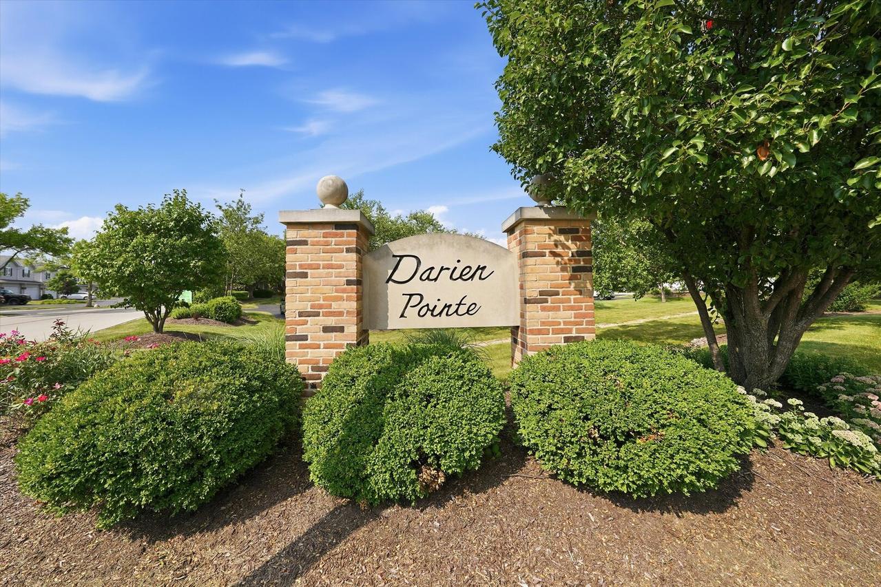 8321 Highpoint Cir. #D, Darien, IL 60561