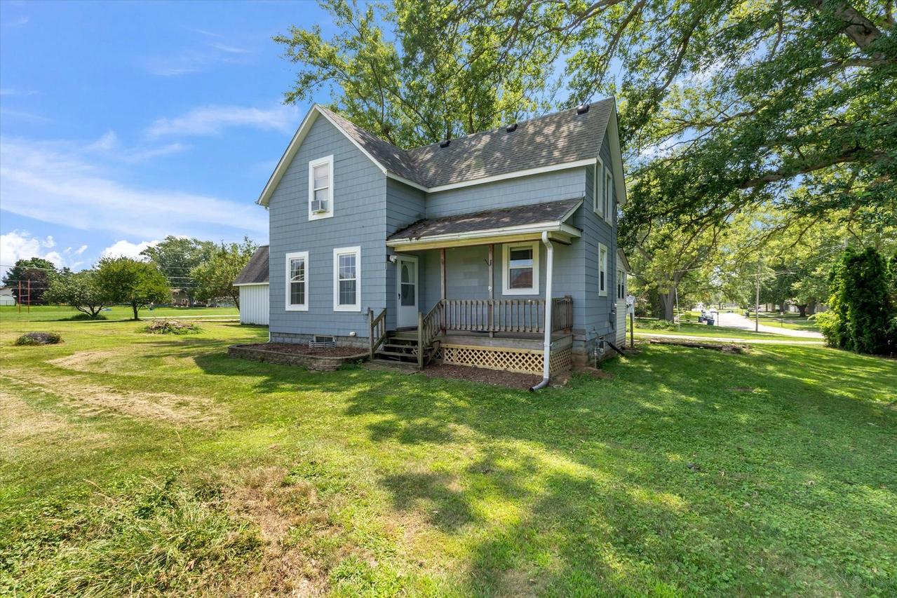 513 12th St., Silvis, IL 61282