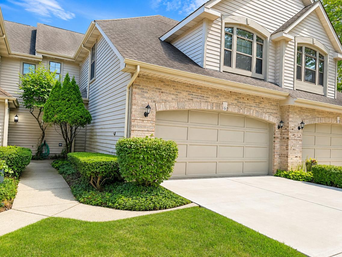 169 Springdale Ln., Bloomingdale, IL 60108