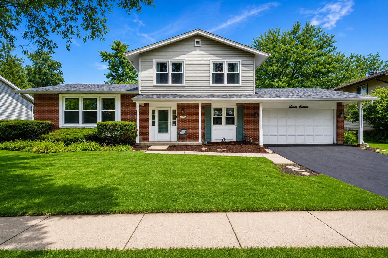 716 Dorchester Dr., Bolingbrook, IL 60440