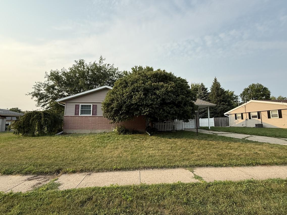 1204 E 20th St., Sterling, IL 61081
