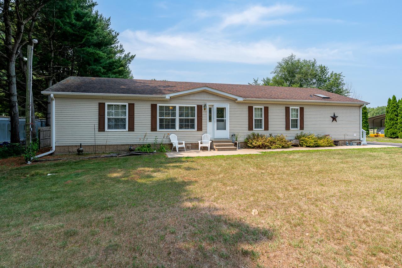 8152 S Charles St., Savanna, IL 61074