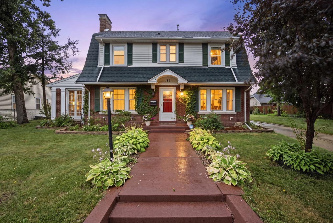 186 N Du Bois Ave., Elgin, IL 60123