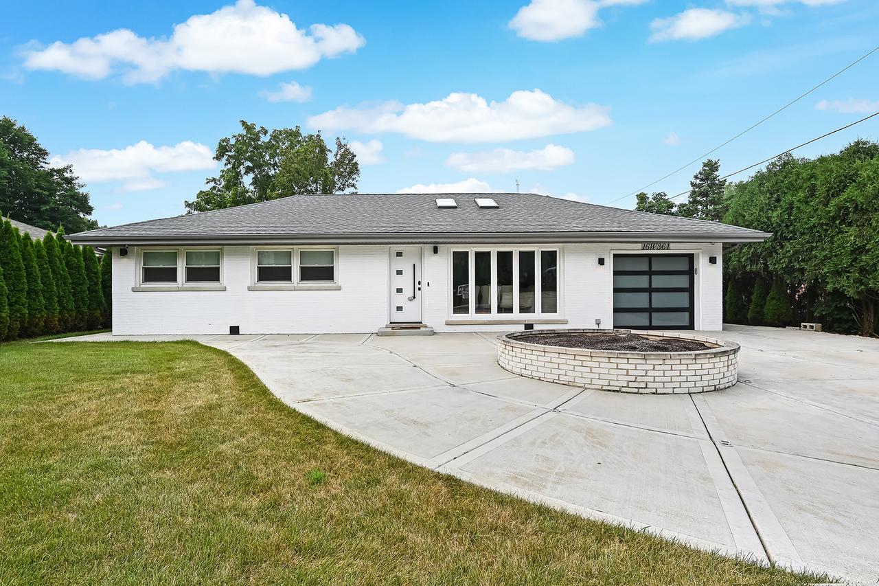 16W361 95th Pl., Burr Ridge, IL 60527