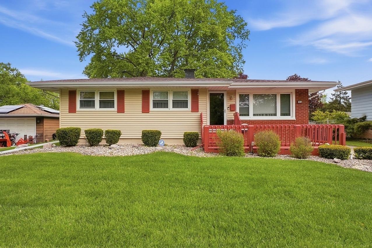 18833 Park Ave., Lansing, IL 60438