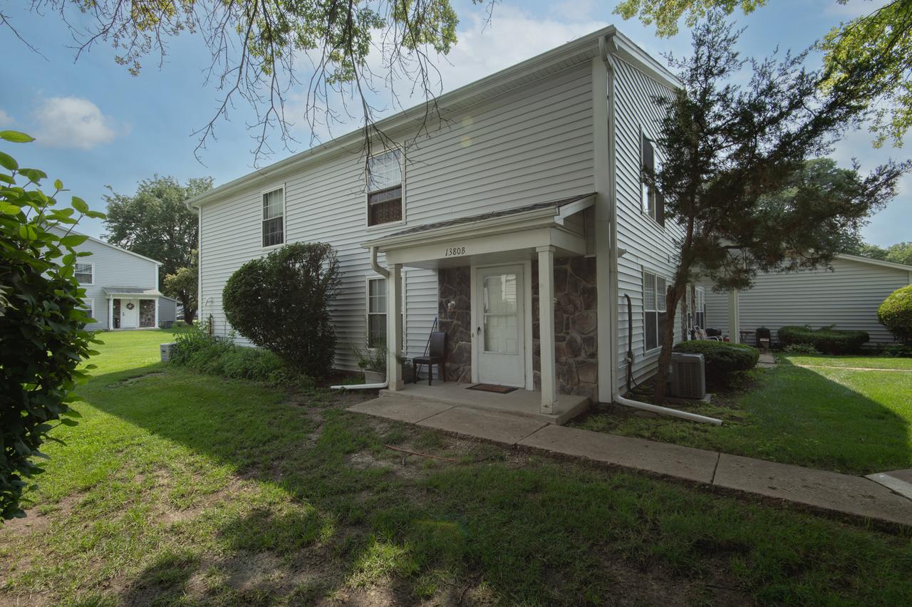 1380 N Glen Cir. #B, Aurora, IL 60506