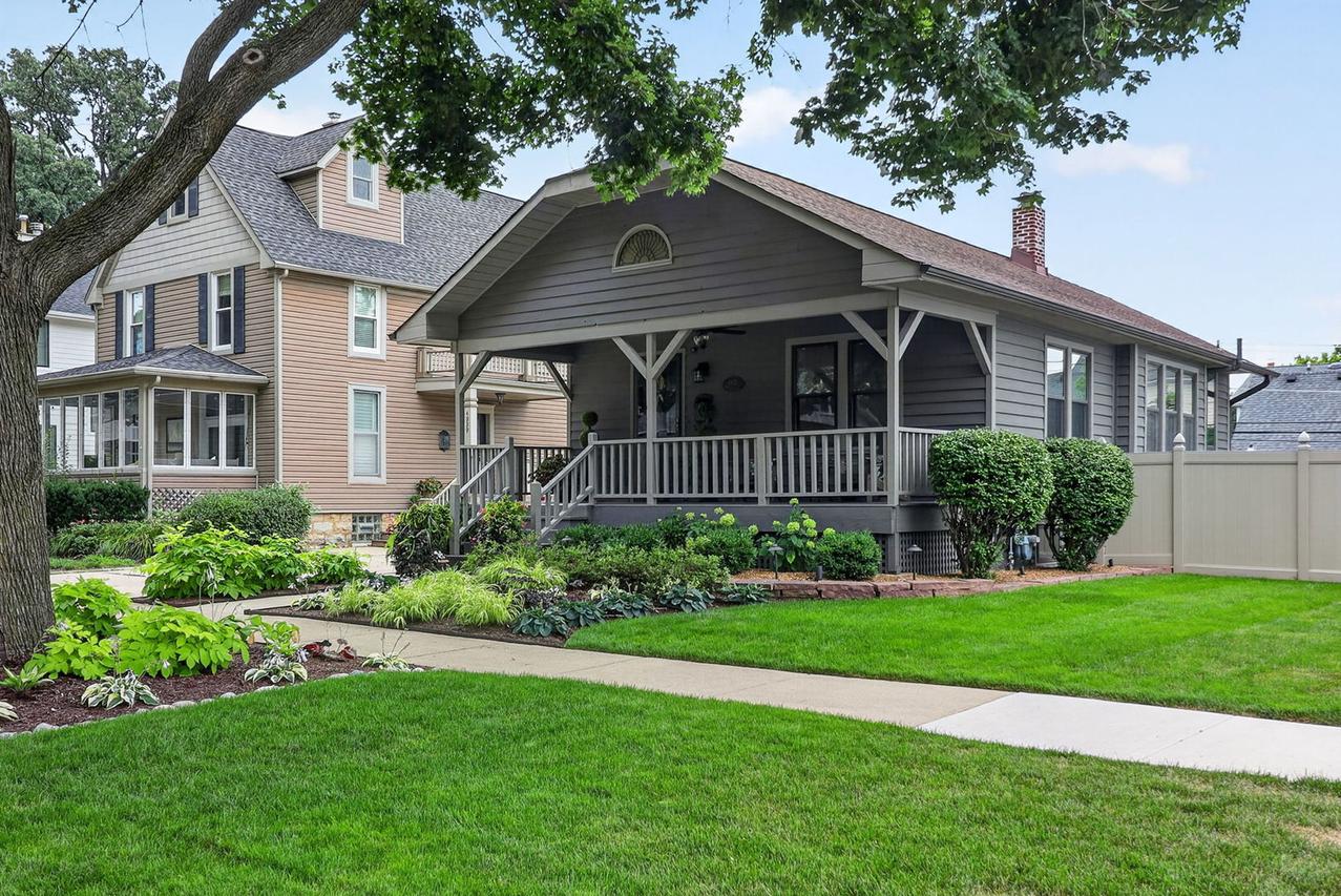 4933 Middaugh Ave., Downers Grove, IL 60515