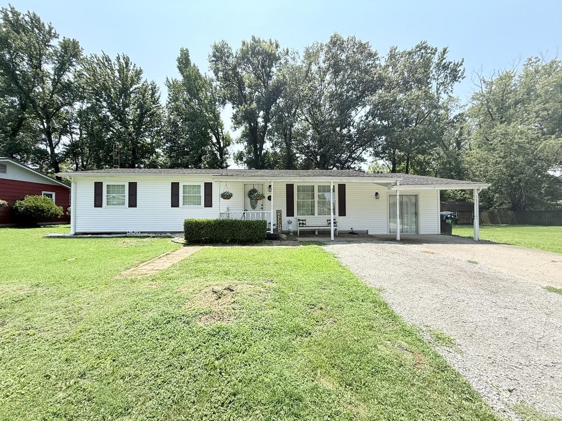 81 Dallas Dr., Harrisburg, IL 62946