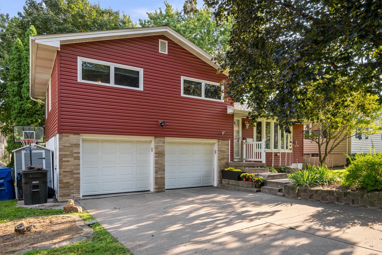 3140 11th Ave., Moline, IL 61265