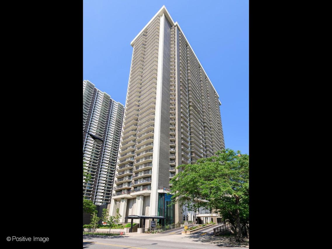 6007 N Sheridan Rd. #14D, Chicago, IL 60660