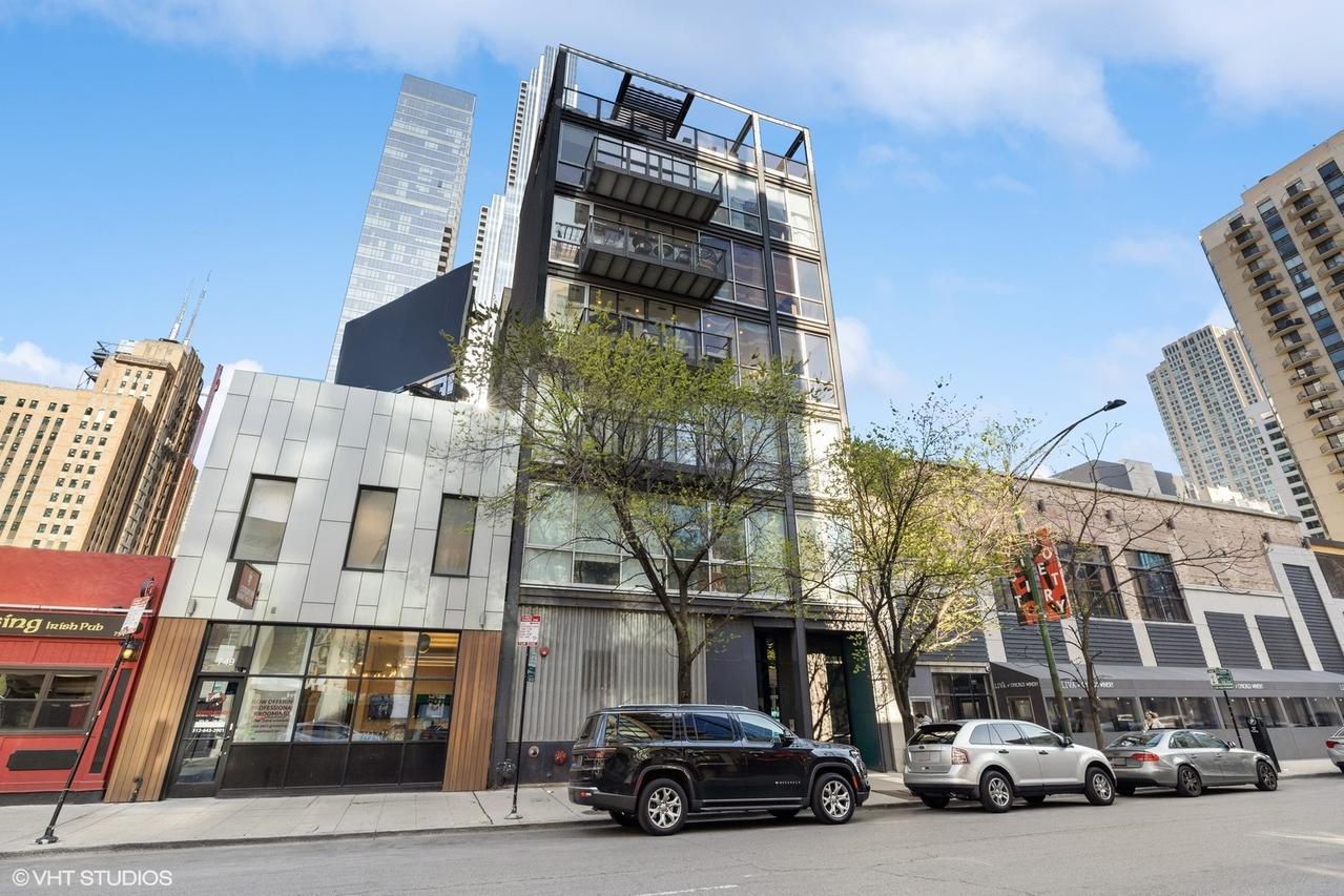 747 N Clark St. #401, Chicago, IL 60654