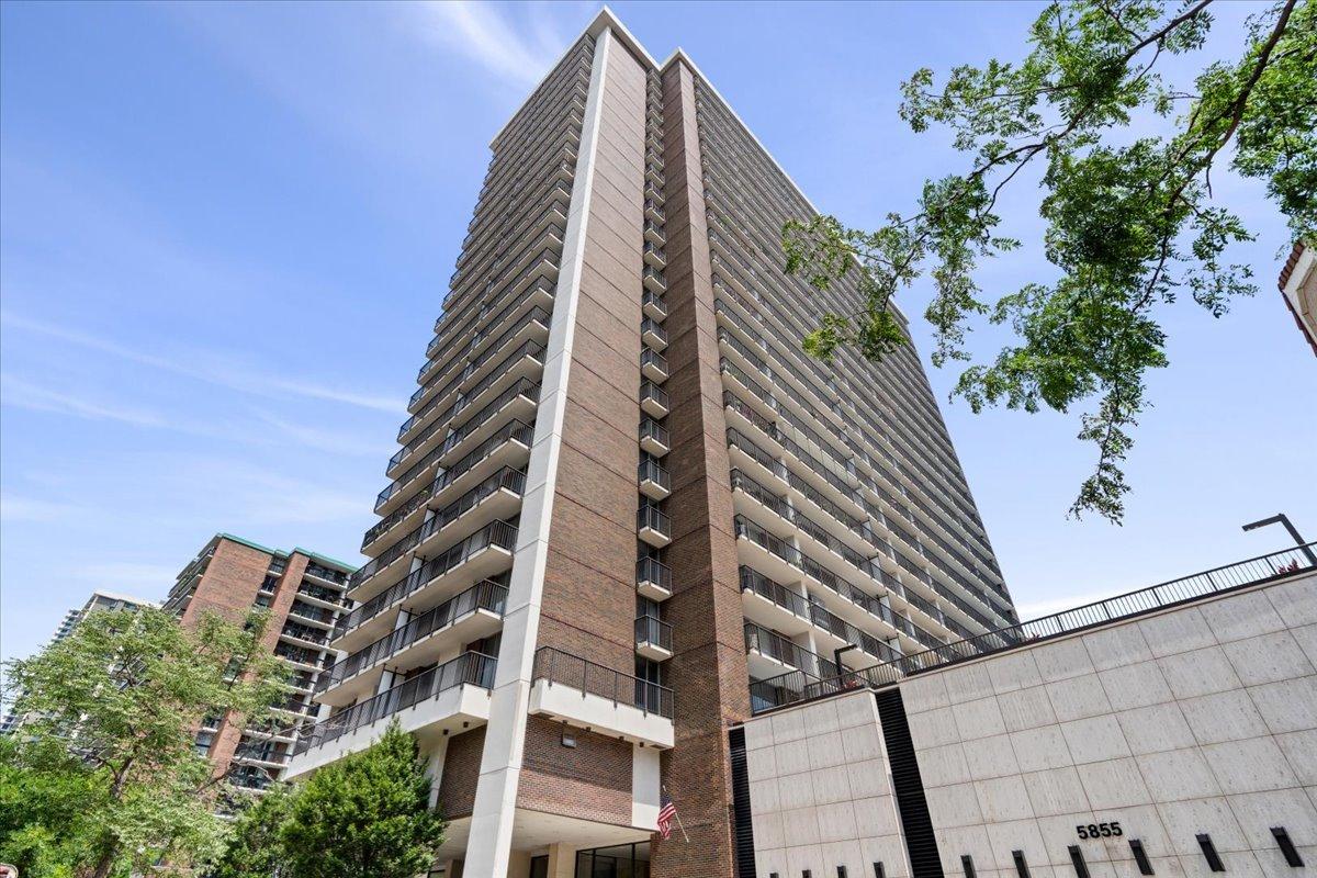 5855 N Sheridan Rd. #19G, Chicago, IL 60660