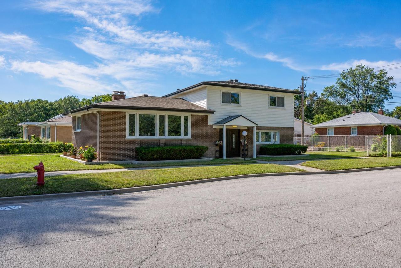 7600 Lowell Ave., Skokie, IL 60076