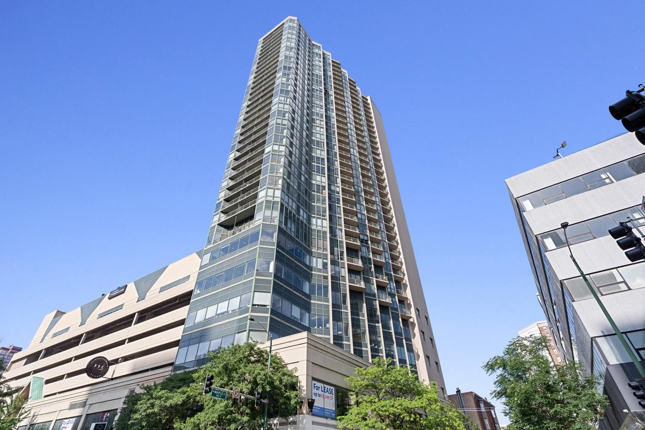 111 W Maple St. #3004, Chicago, IL 60610