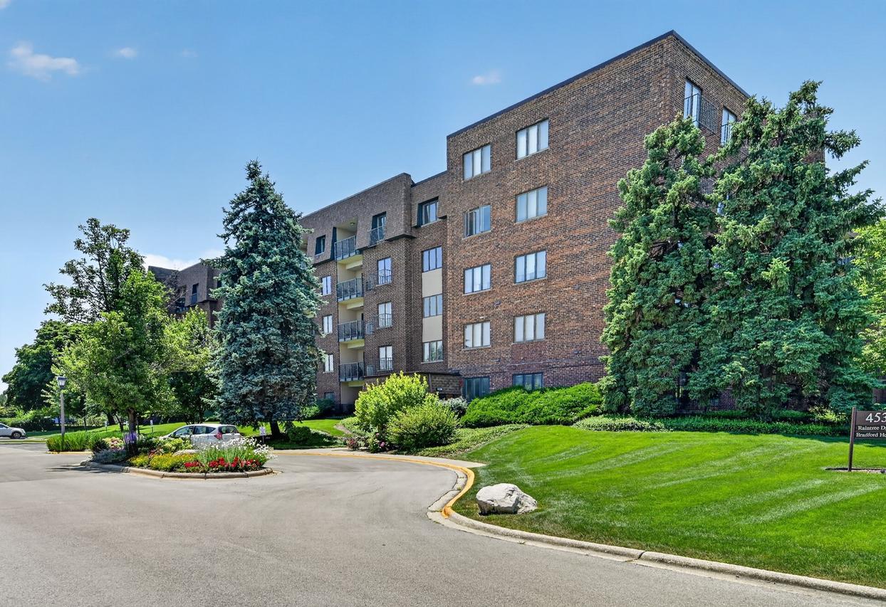 453 Raintree Dr. #5g, Glen Ellyn, IL 60137