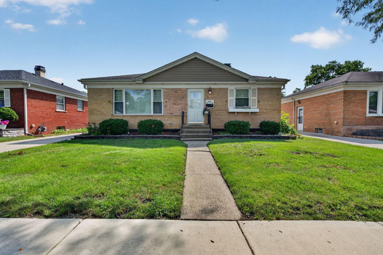1621 Boeger Ave., Westchester, IL 60154