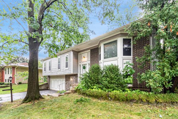 143 Camelot Way, Bolingbrook, IL 60440