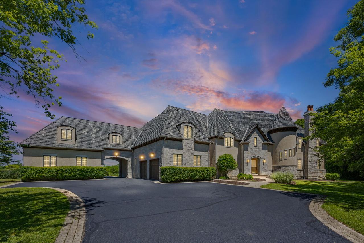 594 N Plum Tree Rd., Barrington, IL 60010