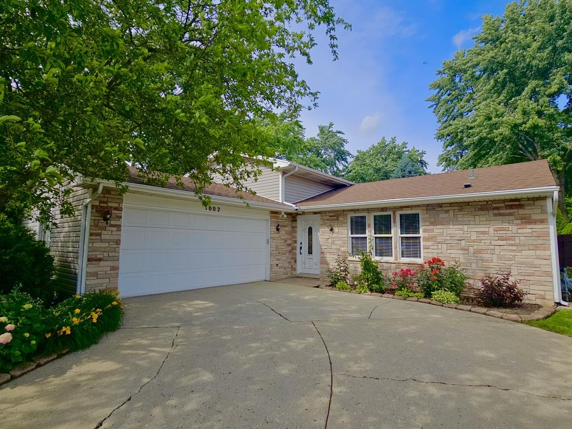 1002 Summerfield Ct., Roselle, IL 60172