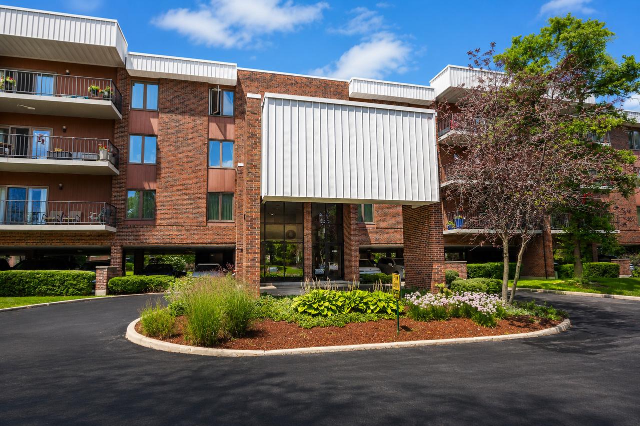 6585 Main St. #201, Downers Grove, IL 60516