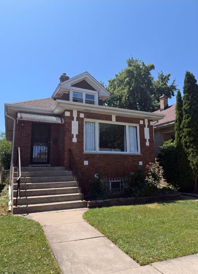 7911 W Oakleaf Ave., Elmwood Park, IL 60707