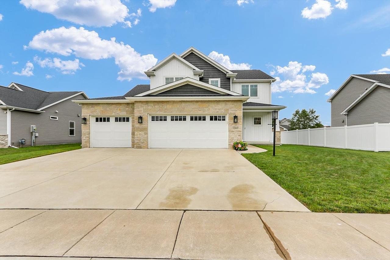 2009 Max Run Dr., Champaign, IL 61822