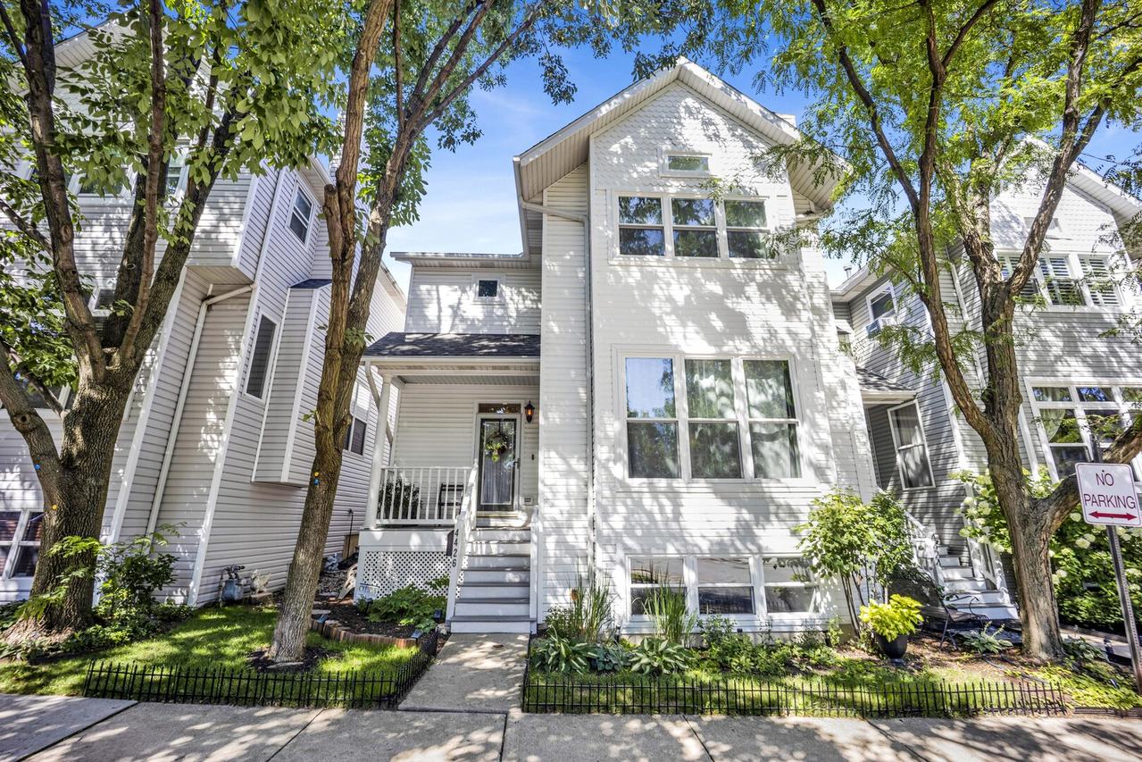 4426 W Hutchinson St., Chicago, IL 60641