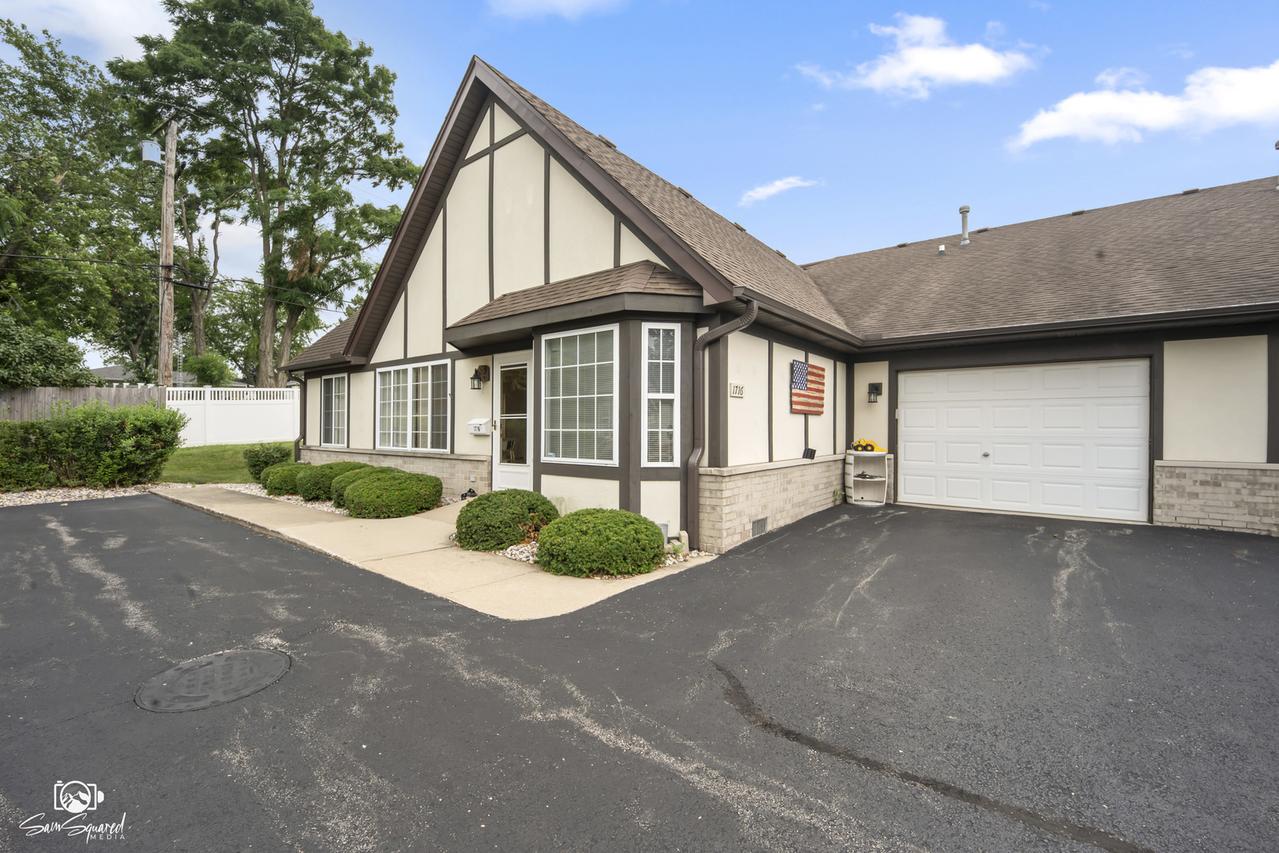 1716 Willow Circle Dr., Crest Hill, IL 60403