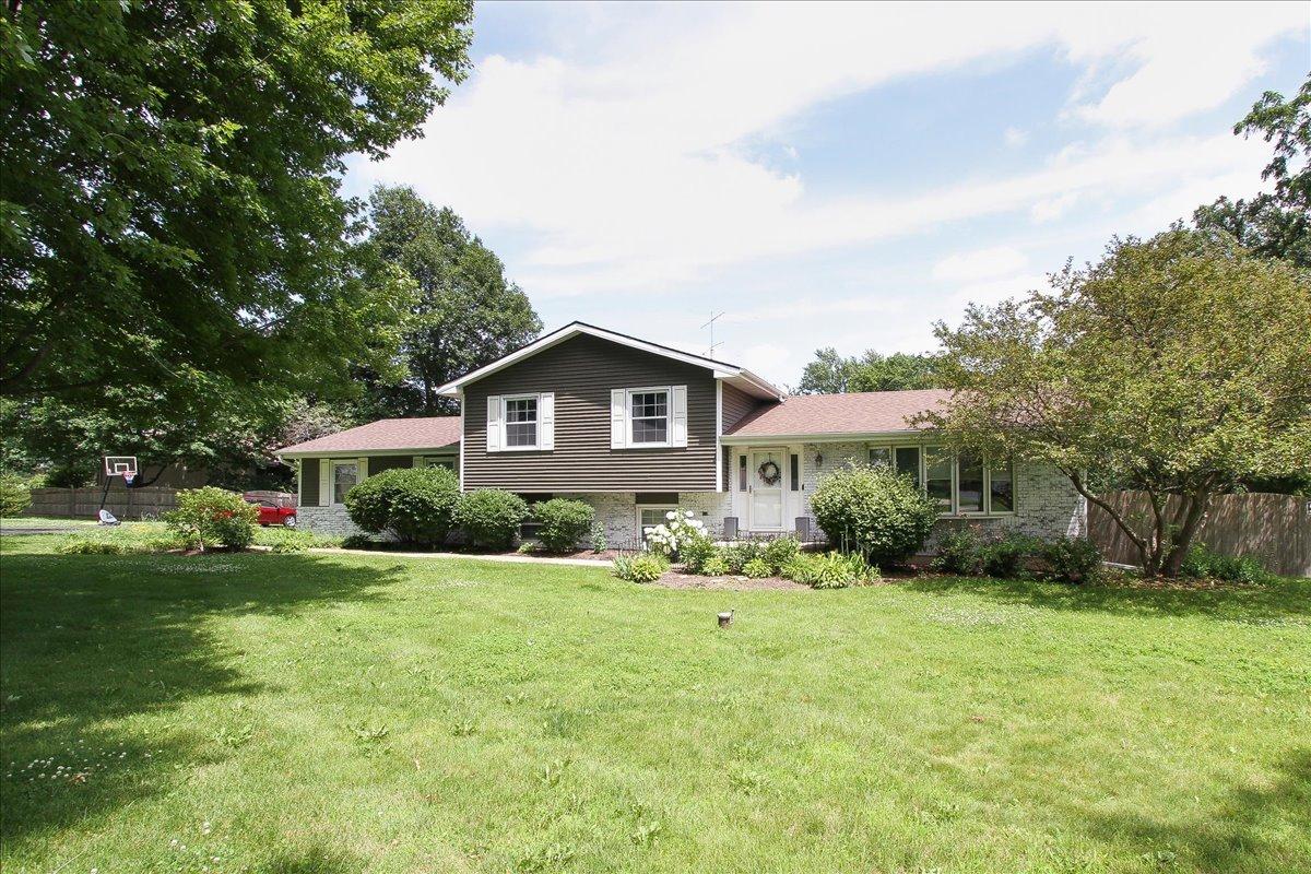 4N681 Brookside West Dr., St. Charles, IL 60175
