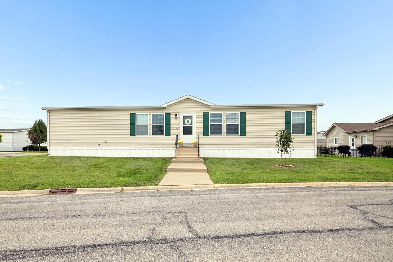 839 Long Oak Rd., Manteno, IL 60950