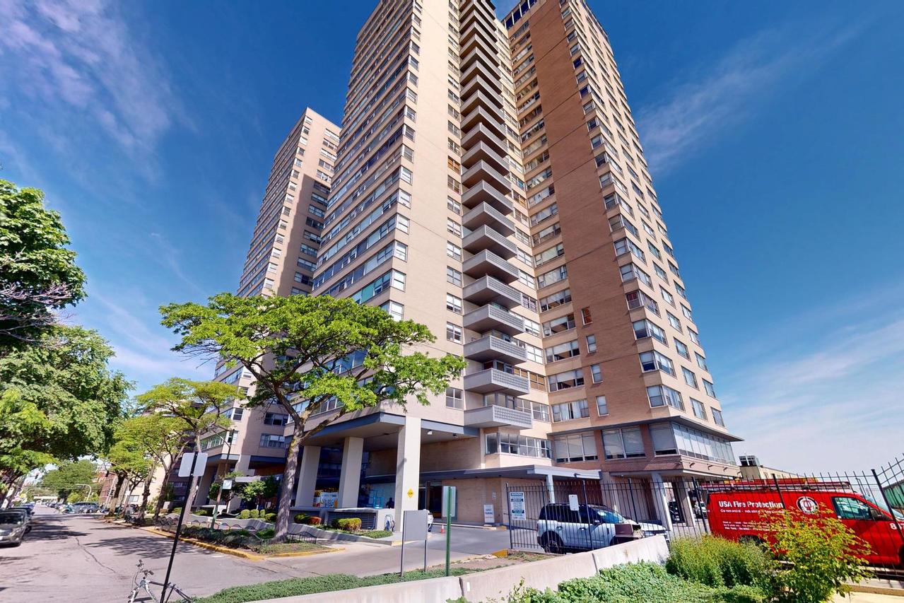 6301 N Sheridan Rd. #18E, Chicago, IL 60660