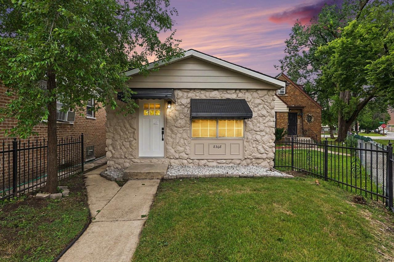 8308 S Anthony Ave., Chicago, IL 60617