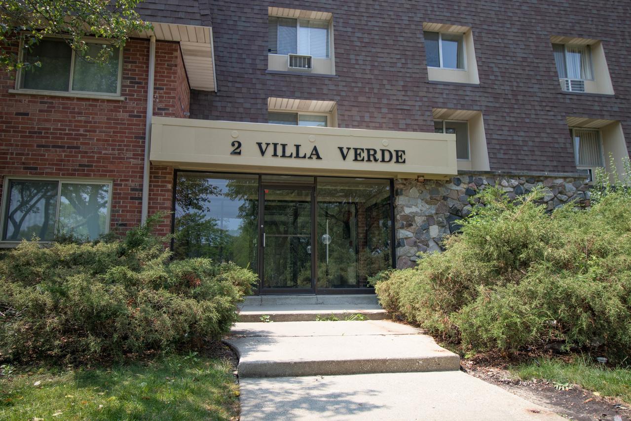 2 Villa Verde Dr. #113, Buffalo Grove, IL 60089