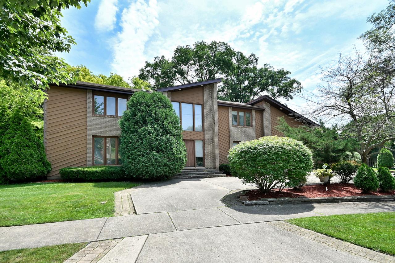 2005 Mallard Dr., Northbrook, IL 60062