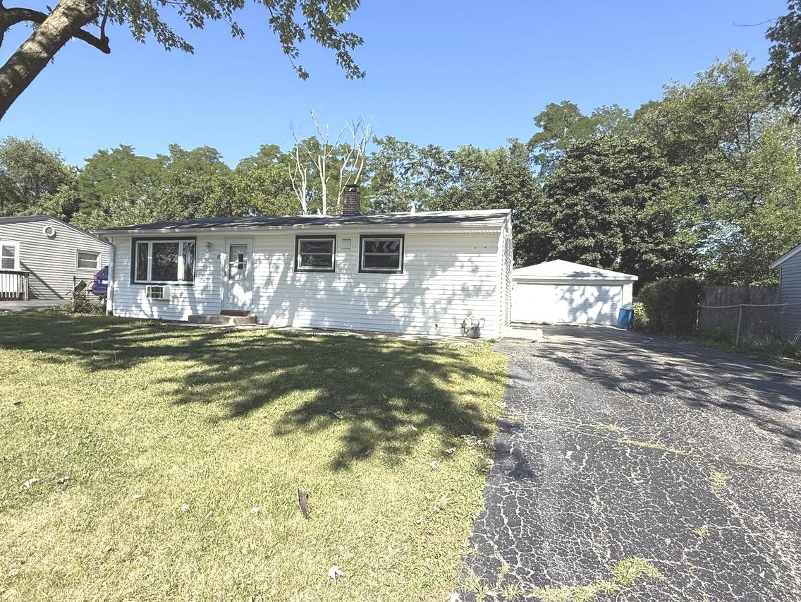 15 Alameda Dr., Carpentersville, IL 60110
