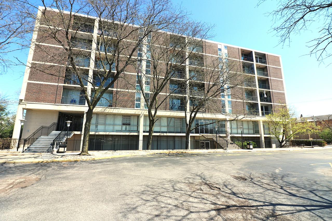 1043 S York Rd. #212, Bensenville, IL 60106