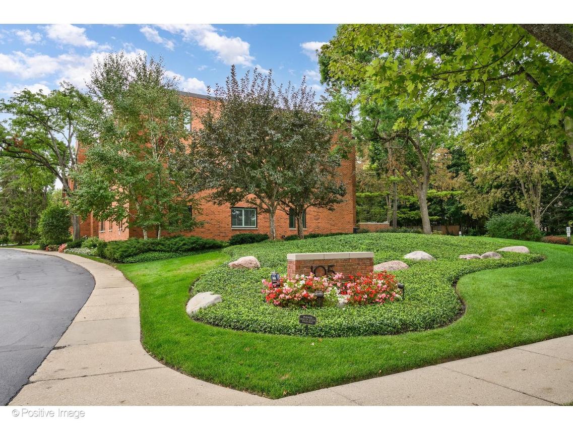 105 E Laurel Ave. #103, Lake Forest, IL 60045