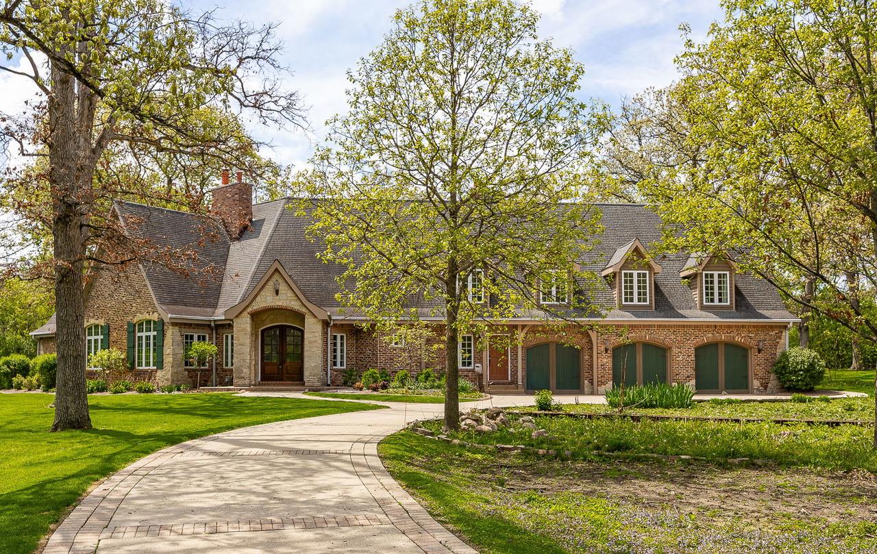 7S460 Donwood Dr., Naperville, IL 60540