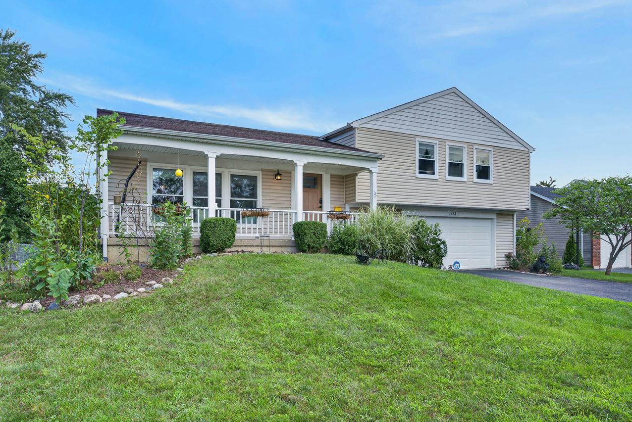 1334 Allison Ln., Schaumburg, IL 60194
