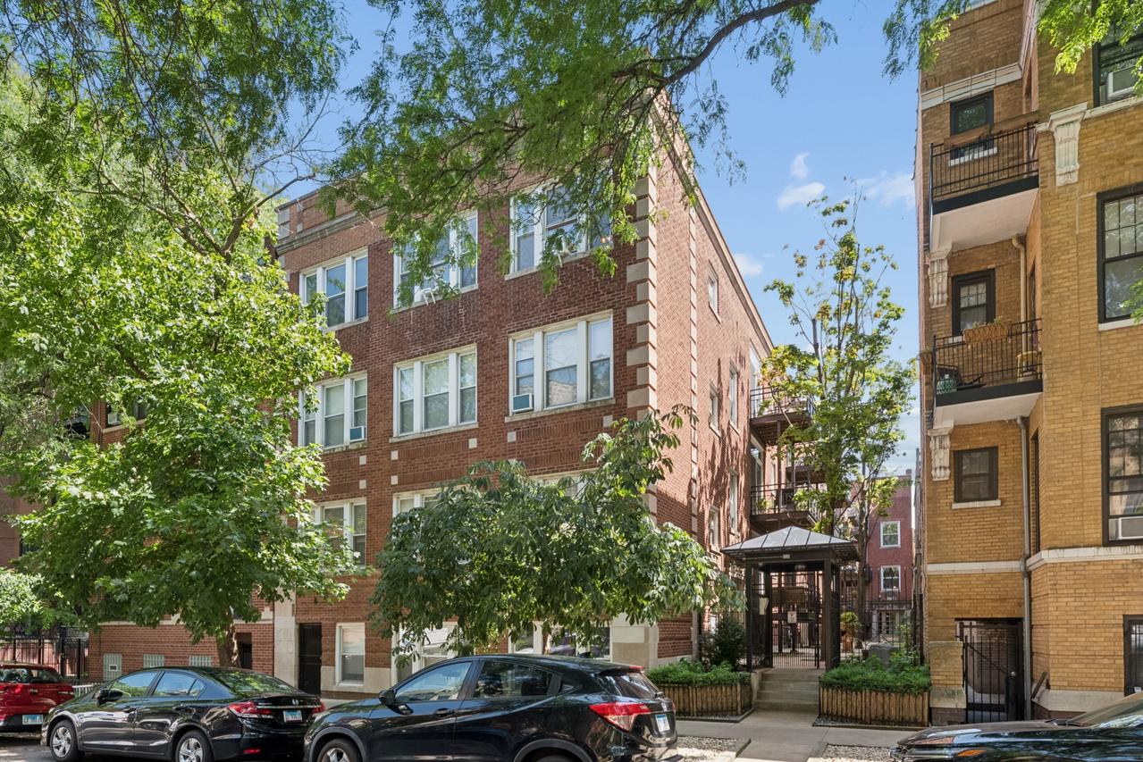 715 W Barry Ave. #5B, Chicago, IL 60657
